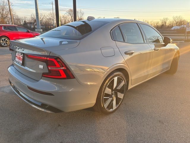 2024 Volvo S60 Recharge Plug-In Hybrid Plus Dark Theme