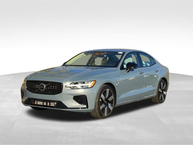 2024 Volvo S60 Recharge Plug-In Hybrid Plus Dark Theme
