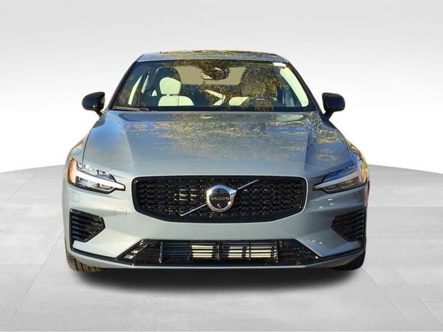 2024 Volvo S60 Recharge Plug-In Hybrid Plus Dark Theme