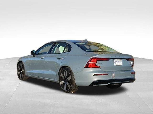 2024 Volvo S60 Recharge Plug-In Hybrid Plus Dark Theme