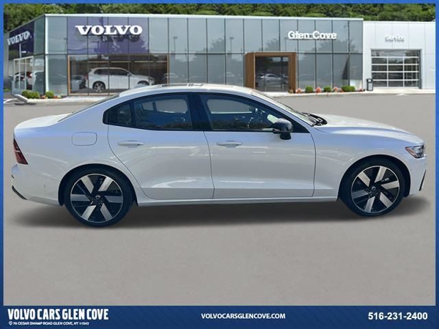 2024 Volvo S60 Recharge Plug-In Hybrid Plus Dark Theme