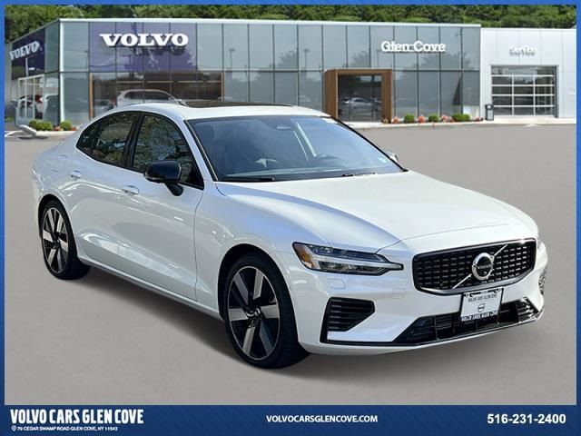 2024 Volvo S60 Recharge Plug-In Hybrid Plus Dark Theme