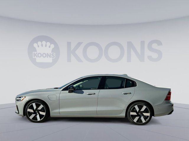 2024 Volvo S60 Recharge Plug-In Hybrid Plus Dark Theme