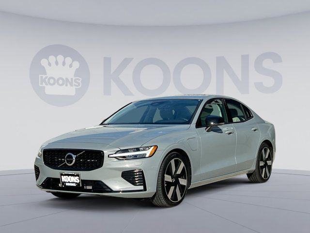 2024 Volvo S60 Recharge Plug-In Hybrid Plus Dark Theme