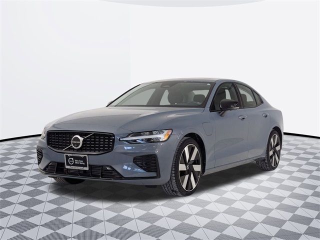 2024 Volvo S60 Recharge Plug-In Hybrid Plus Dark Theme