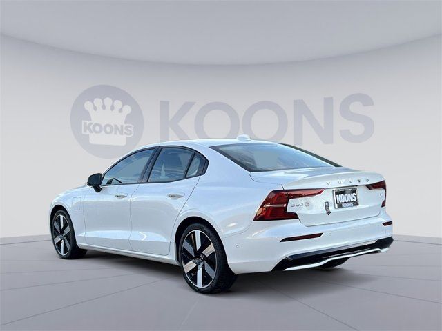 2024 Volvo S60 Recharge Plug-In Hybrid Plus Dark Theme