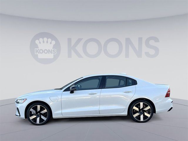 2024 Volvo S60 Recharge Plug-In Hybrid Plus Dark Theme