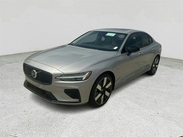 2024 Volvo S60 Recharge Plug-In Hybrid Plus Dark Theme