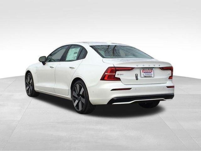 2024 Volvo S60 Recharge Plug-In Hybrid Plus Dark Theme