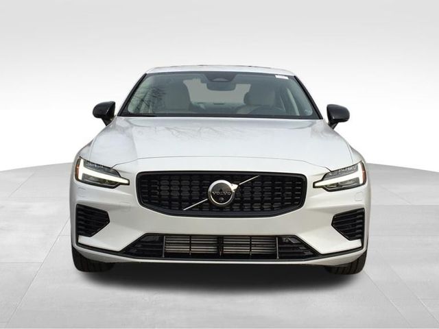 2024 Volvo S60 Recharge Plug-In Hybrid Plus Dark Theme