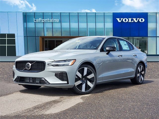 2024 Volvo S60 Recharge Plug-In Hybrid Plus Dark Theme