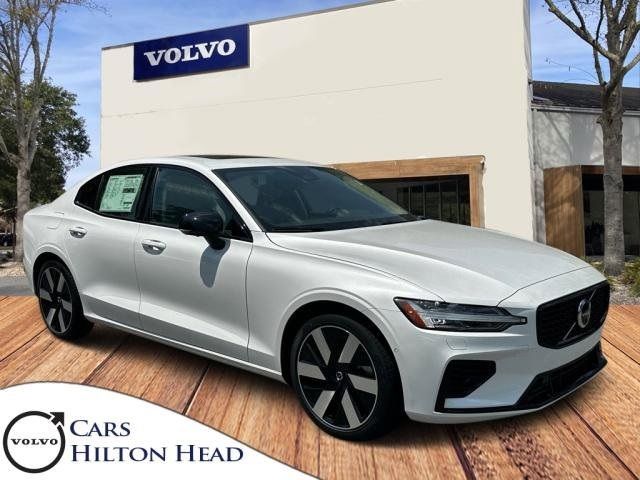 2024 Volvo S60 Recharge Plug-In Hybrid Plus Dark Theme