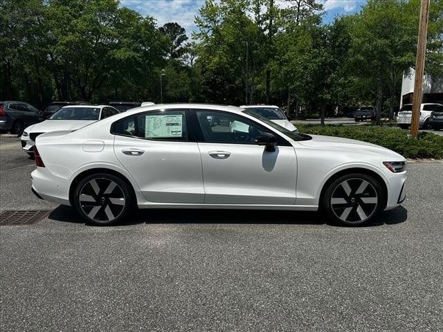 2024 Volvo S60 Recharge Plug-In Hybrid Plus Dark Theme