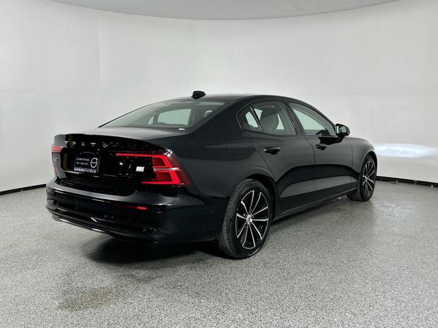 2024 Volvo S60 Recharge Plug-In Hybrid Plus Dark Theme