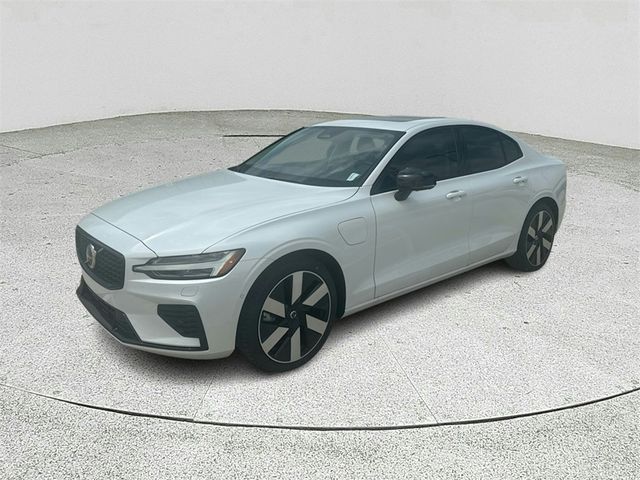 2024 Volvo S60 Recharge Plug-In Hybrid Plus Dark Theme