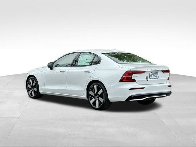 2024 Volvo S60 Recharge Plug-In Hybrid Plus Dark Theme