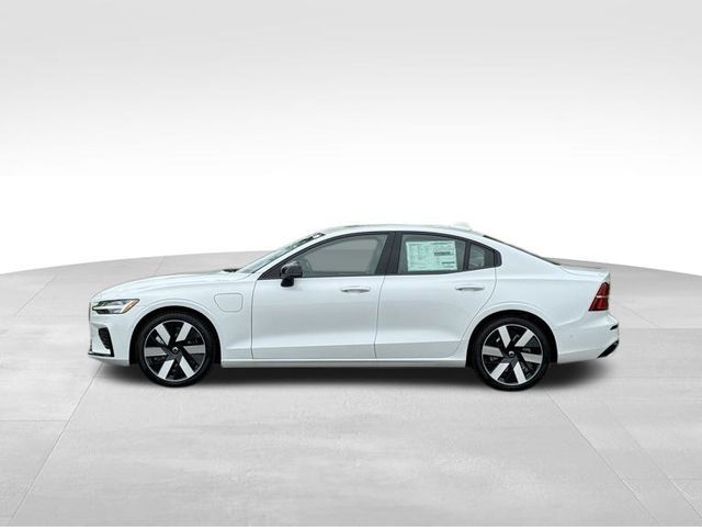 2024 Volvo S60 Recharge Plug-In Hybrid Plus Dark Theme