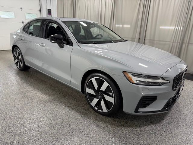2024 Volvo S60 Recharge Plug-In Hybrid Plus Dark Theme