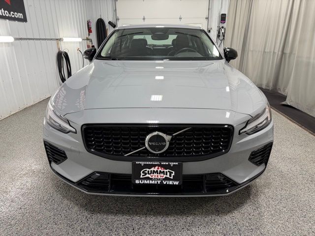 2024 Volvo S60 Recharge Plug-In Hybrid Plus Dark Theme