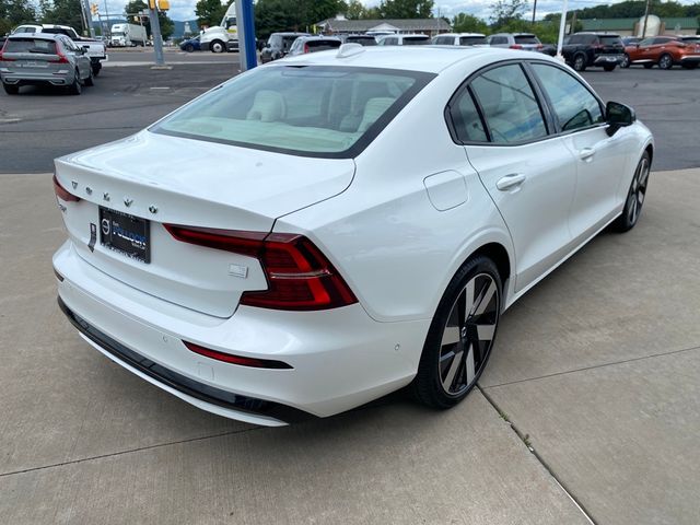 2024 Volvo S60 Recharge Plug-In Hybrid Plus Dark Theme