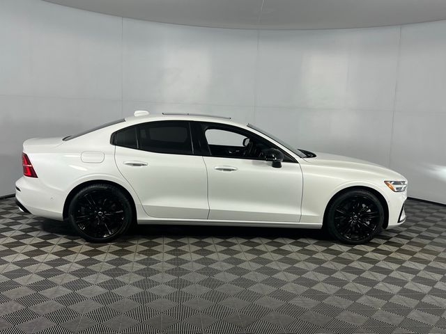 2024 Volvo S60 Recharge Plug-In Hybrid Ultimate Black Edition