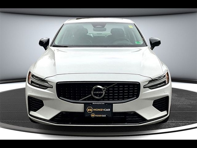 2024 Volvo S60 Recharge Plug-In Hybrid Ultimate Dark Theme