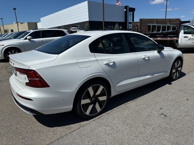 2024 Volvo S60 Recharge Plug-In Hybrid Ultimate Dark Theme