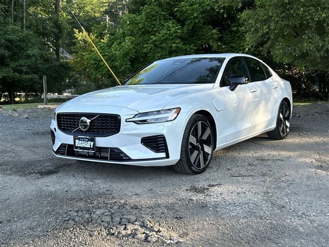 2024 Volvo S60 Recharge Plug-In Hybrid Ultimate Dark Theme