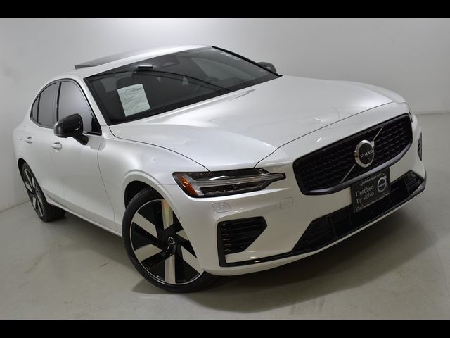 2024 Volvo S60 Recharge Plug-In Hybrid Ultimate Dark Theme