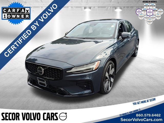 2024 Volvo S60 Recharge Plug-In Hybrid Ultimate Dark Theme