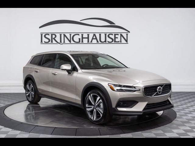 2024 Volvo V60 Cross Country Plus