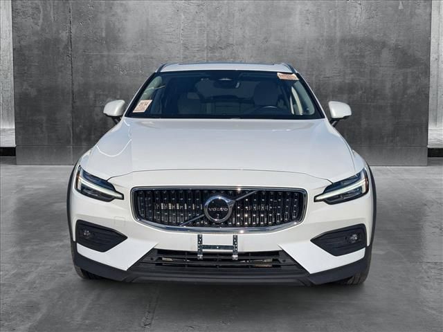 2024 Volvo V60 Cross Country Plus