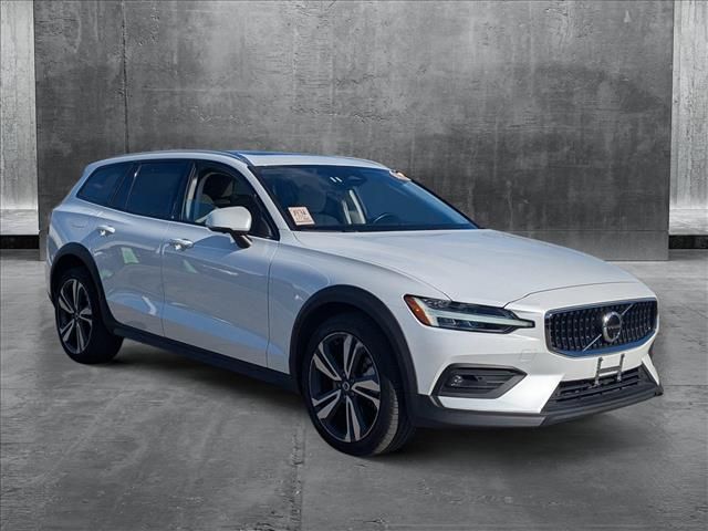 2024 Volvo V60 Cross Country Plus