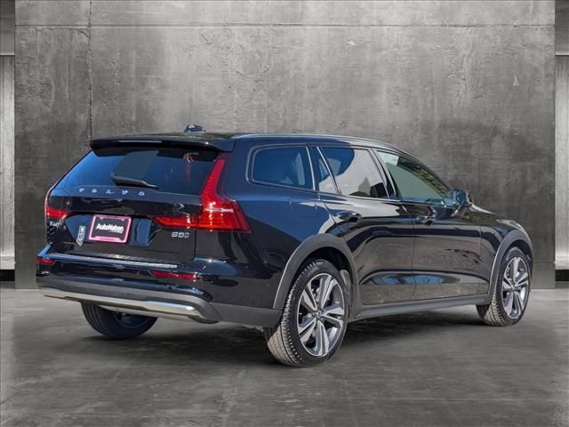 2024 Volvo V60 Cross Country Plus