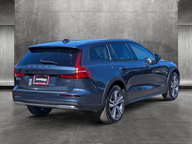 2024 Volvo V60 Cross Country Plus