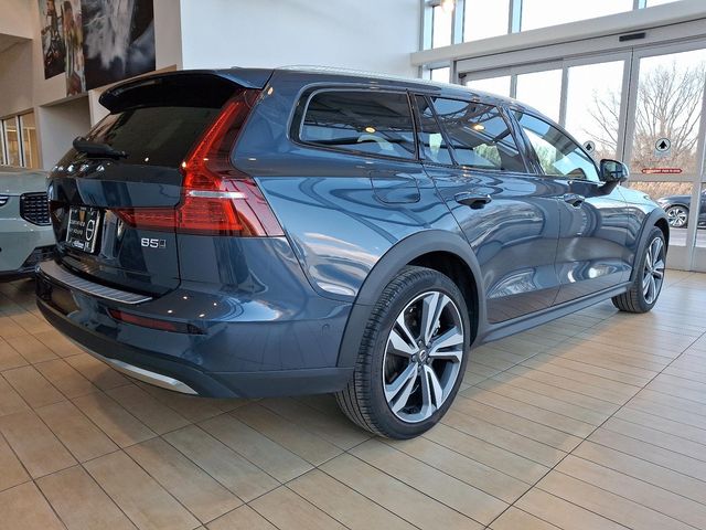 2024 Volvo V60 Cross Country Plus