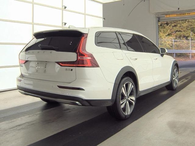 2024 Volvo V60 Cross Country Plus