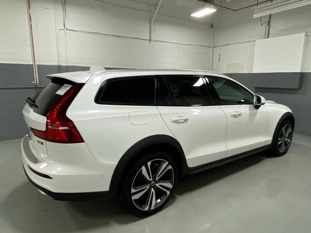 2024 Volvo V60 Cross Country Plus