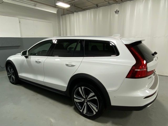 2024 Volvo V60 Cross Country Plus