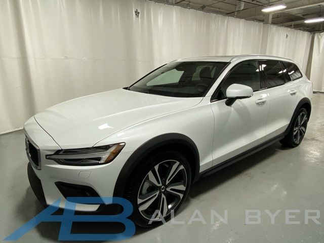 2024 Volvo V60 Cross Country Plus