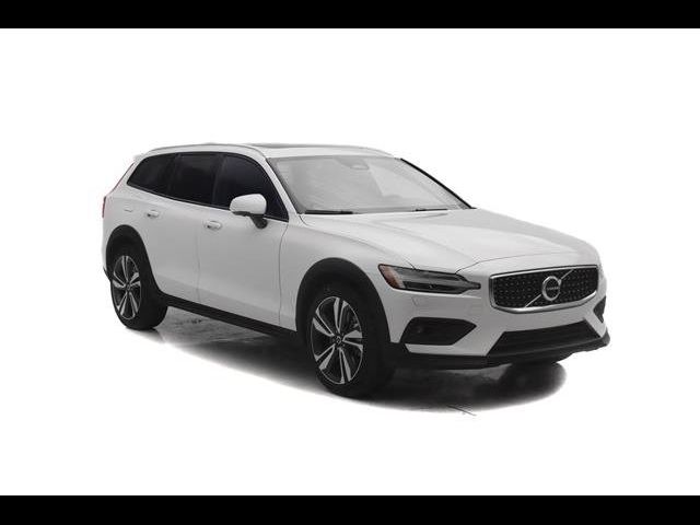 2024 Volvo V60 Cross Country Plus