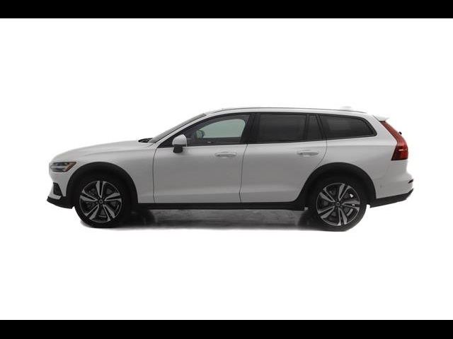 2024 Volvo V60 Cross Country Plus