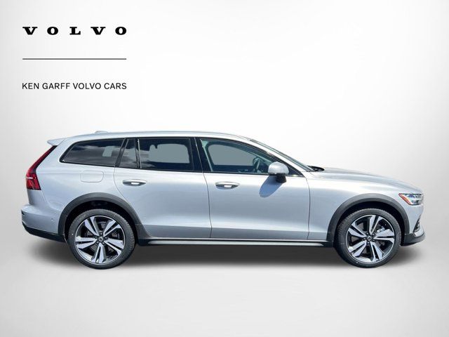 2024 Volvo V60 Cross Country Plus