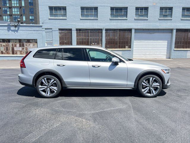 2024 Volvo V60 Cross Country Plus