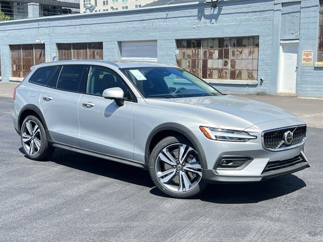 2024 Volvo V60 Cross Country Plus