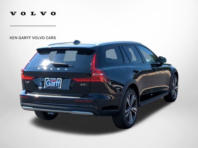 2024 Volvo V60 Cross Country Plus