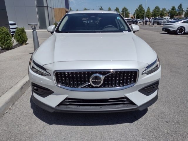 2024 Volvo V60 Cross Country Plus