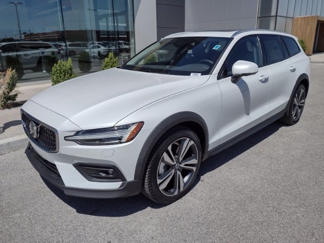 2024 Volvo V60 Cross Country Plus