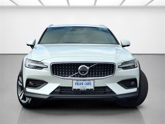 2024 Volvo V60 Cross Country Plus