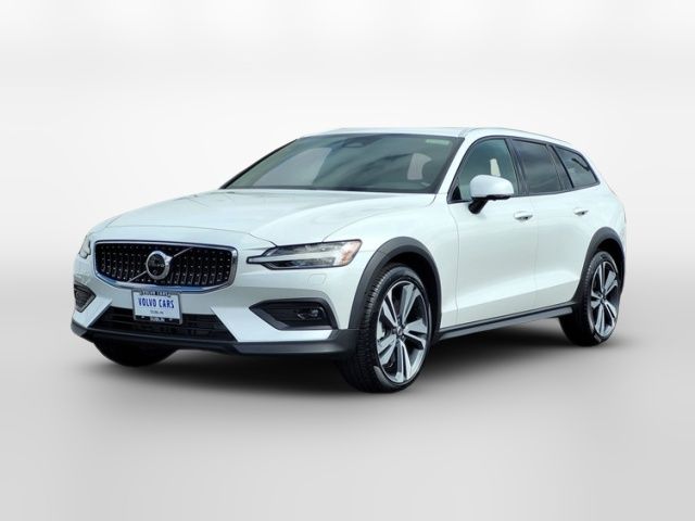 2024 Volvo V60 Cross Country Plus